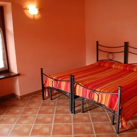 Farm stay 'd Raine Montelupo Albese